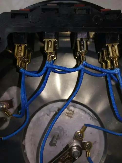 主要检测发热板接线柱,看发热盘内部线圈是否通电,还有显示板里面有一