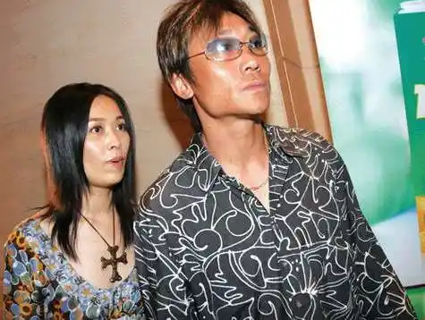 传那英为高峰怒打情敌 当众抽王纳文两记耳光