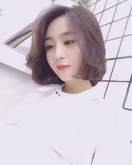 减龄瘦脸堪比整形,换发型前看看吧(适合圆脸的中短发发型女) - 冷求网