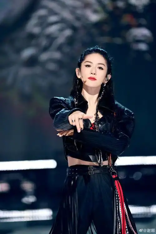 谢娜官宣全新综艺,吴昕李维嘉齐齐加盟,粉丝爆料节目停播原因