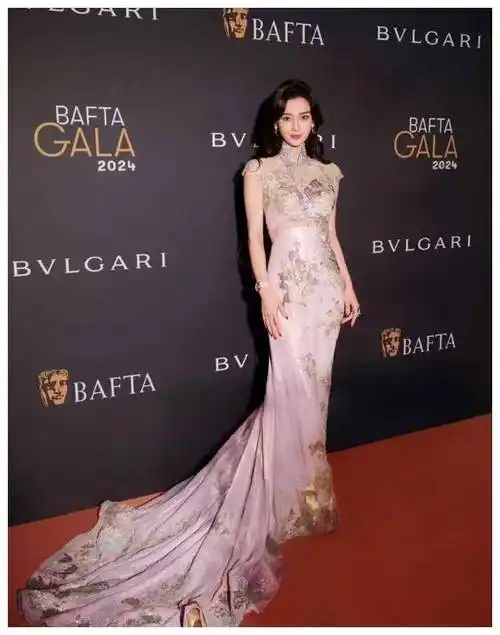 杨颖一晚两套高定惊艳热搜此前网传均误网友惊呼豁出去了