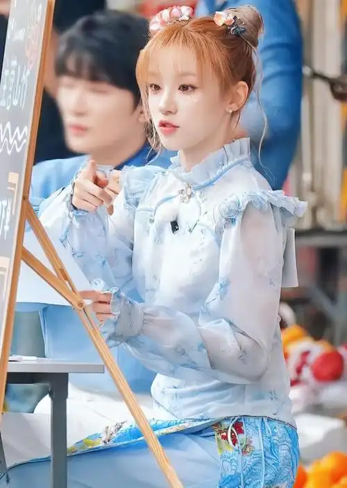 25岁女星宋雨琦上厕所都被围拍,对方几乎全部为男性,网友直呼太窒息