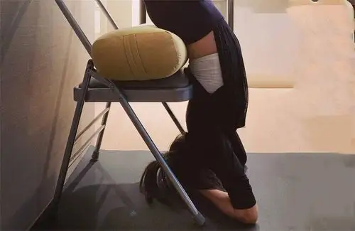 童年女神贾静雯晒瑜伽健身照身体柔软纤细