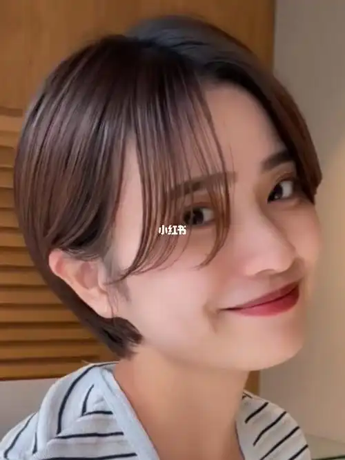 女生超短发分享微分八字刘海短发
