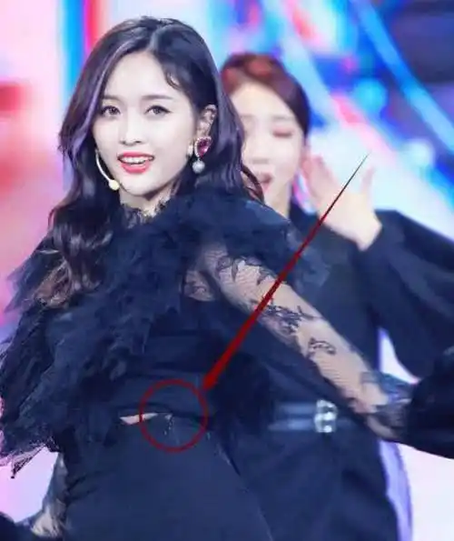 原创有种裤子叫吴宣仪的夹肉裤拉链还不拉疼着也要微笑到底