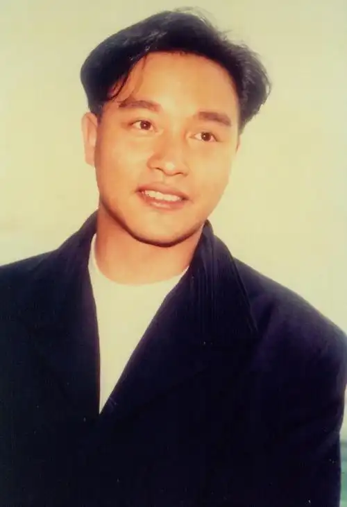 张国荣各个年龄段的照片