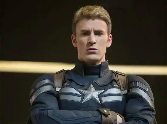 "美国队长"怒怼特朗普!获网友一致好评,曾怒怼媒体大佬获60万点赞