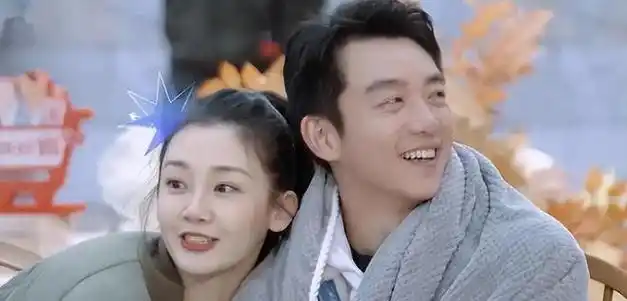 苗苗深夜晒卷发视频,结果网友关注点全歪,脖子上"草莓"明显|郑恺|杨颖