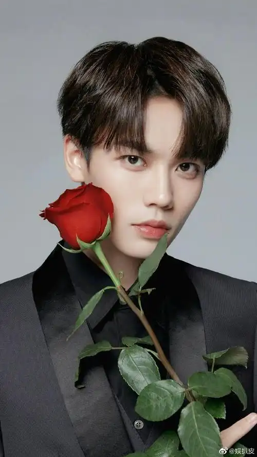 林彦俊自拍#从偶练到现在,林彦俊的颜值真的是yyds,是每次这张脸都会