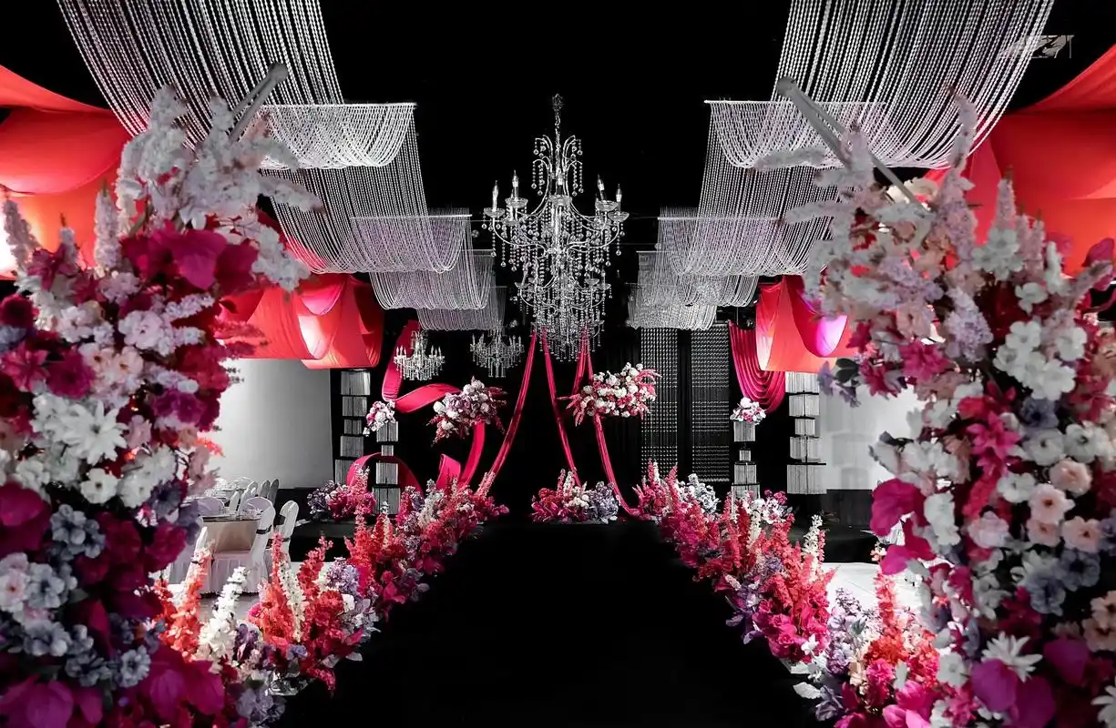 夏津百合大酒店,鑫缘厅!高级玫红色婚礼现场布置9090 简约 - 抖音