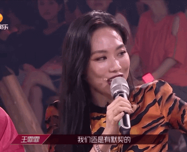 表演完采访,晓明哥cue王霏霏和孟佳,郁可唯莫名兴奋?