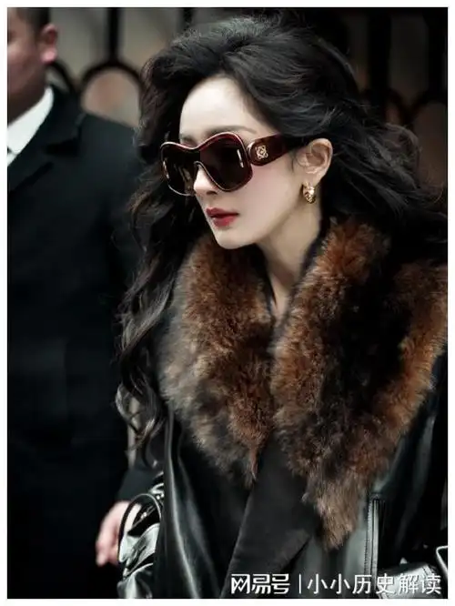 杨幂38岁亮相巴黎时尚霸气独具风采无比引人注目