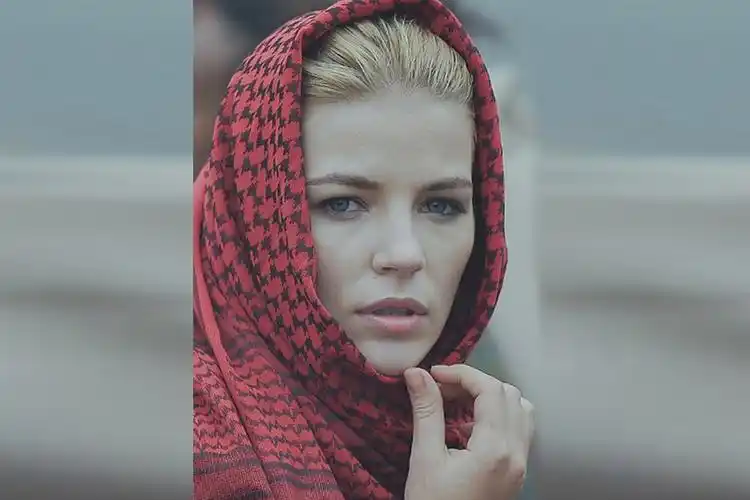 影片饰演白寡妇的达丽雅在网也搜不到其他的作品,预测可能这是第一部