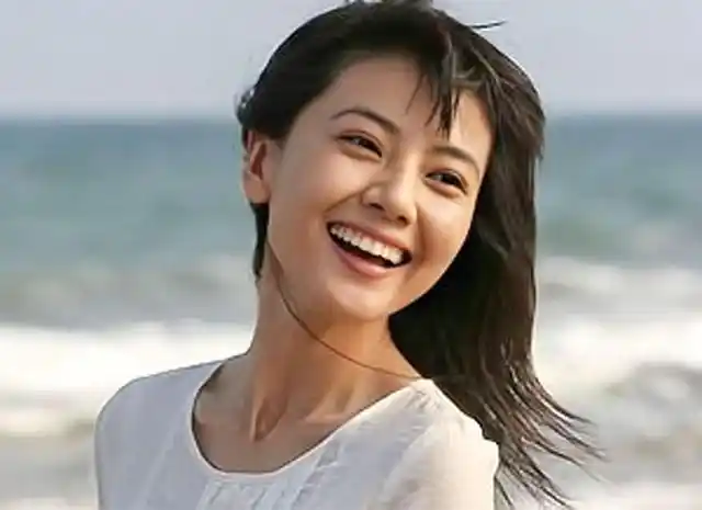 高圆圆旧照曝光,青春靓丽满脸的胶原蛋白