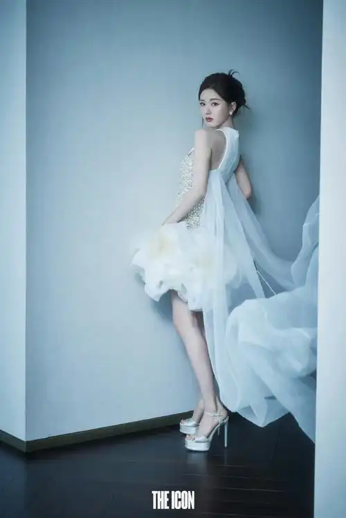 赵露思超话theicon超话#theicon x 赵露思#@赵露思的微博look1礼服