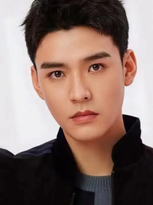 龚俊21年拍摄照片组昨天视频里的图