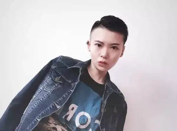 酷女孩更爱剃两边的短发 女生帅气剃两边新潮短发造型图片