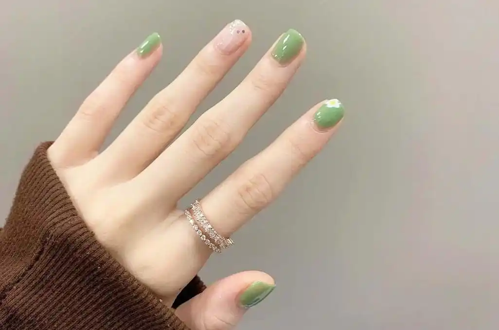 美甲也要多元化,适合小仙女们的几款春日美甲,让你时刻保持精致