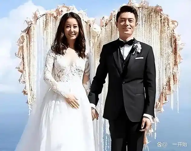 林心如晒与老公合照庆生,夫妻俩没化妆,霍建华鬓角已经有白发!