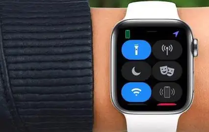 苹果xr手电筒黄白光怎么切换