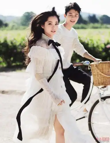 欧阳娜娜和王俊凯吻照曝光欧阳娜娜为什么被学校开除