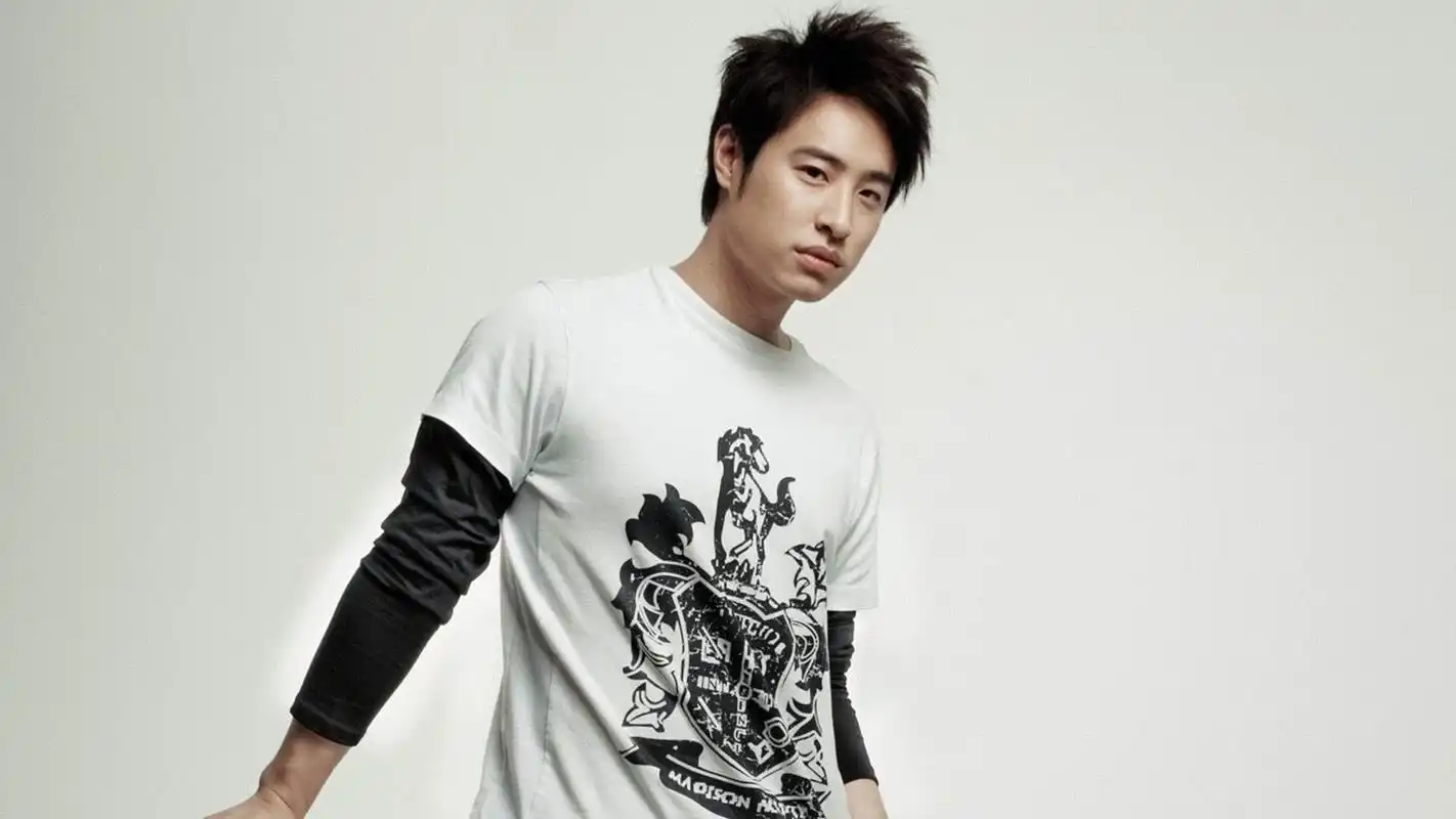 精选潘玮柏帅气写真图片高清电脑桌面壁纸下载_港台明星_壁纸下载_美