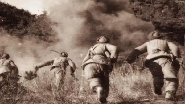 一连仅剩七人,志愿军战士吹响冲锋号为战友送行,没想到战局反转