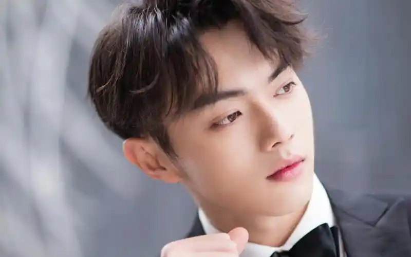 十一月男神许凯黑西装帅气有型迷人写真,高清壁纸图片,大陆明星-回车