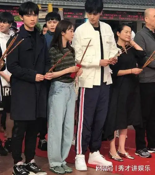 身高超185的12位男星,个个"玉树临风",从不谎报,塞内增高|林更新