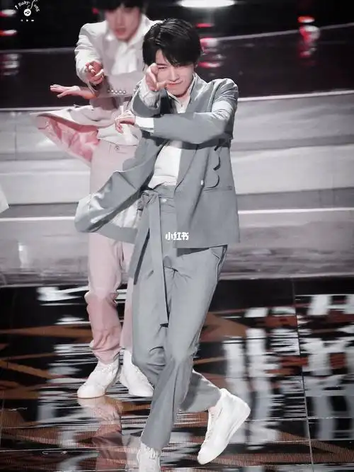 宋亚轩狙击投降壁纸9615_壁纸_宋亚轩_素材_壁纸