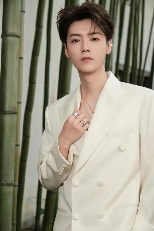 33岁的鹿晗,依旧少年感满满