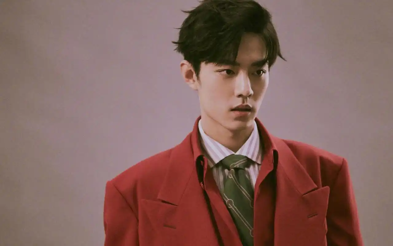 帅气有型肖战西服壁纸_最新的帅气肖战