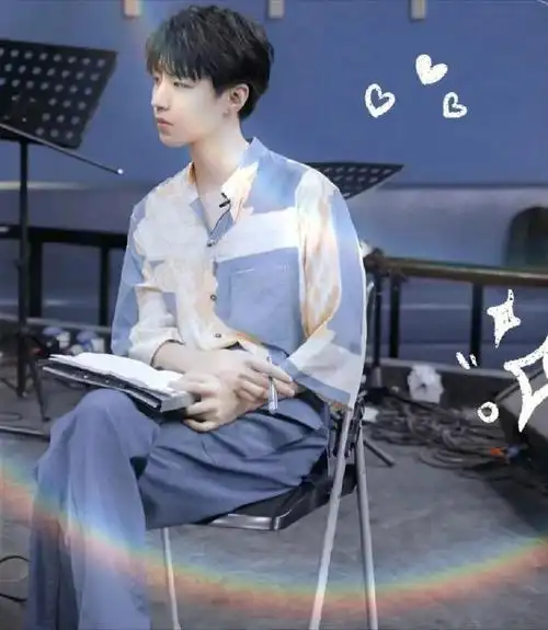 王俊凯疑似恋情曝光,与初恋女友酒店密会,粉丝:集体失恋中|杨幂|王源