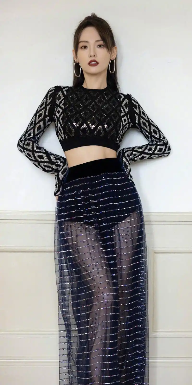 张嘉倪薄纱小蛮腰性感写真