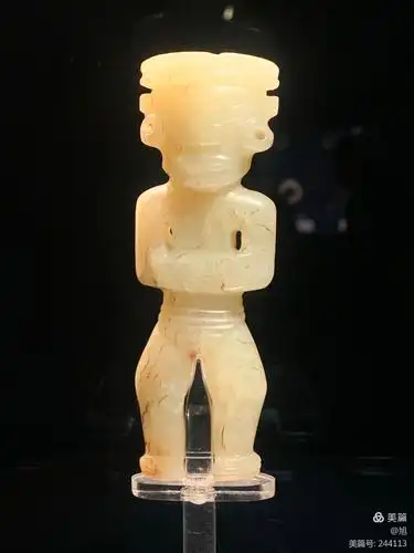 玉神人(石家河文化)～曾一度作为上海博物馆的标志图案.