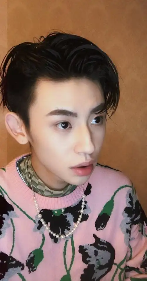 王琳凯超话#小鬼专辑#凯凯子的小表情也太多了吧@小鬼-王琳凯告别可爱