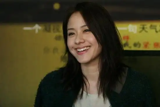 2002年林嘉欣凭借《男人四十》先后获得金像奖,金马奖上最佳新演员奖