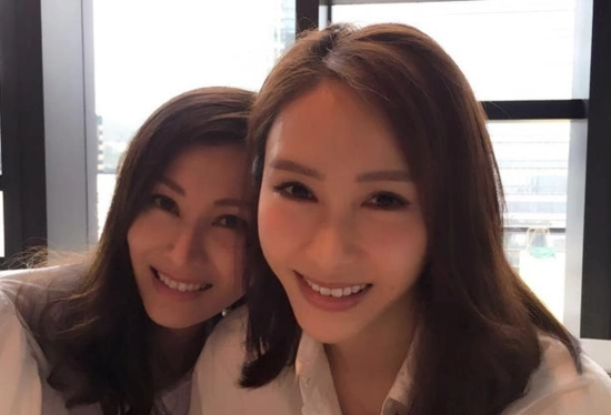 阔太李嘉欣黎姿聚会晒合影网友都是大美女