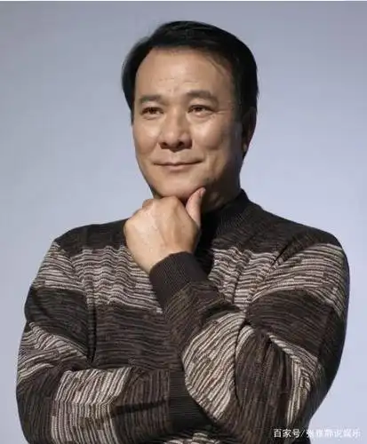 李修贤一手捧红周星驰,星爷大火后,因片酬问题二人闹掰