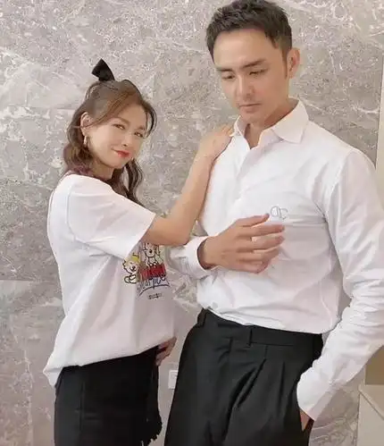 张庭明道同框商业宣传闺蜜小陶虹拍戏拿奖她只沉迷微商捞金