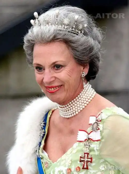 发间的璀璨星辰—八卦欧洲王室的星型王冠发饰