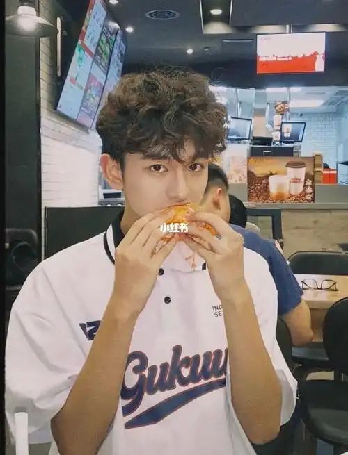 男士羊毛卷发型清新又文艺北京烫发