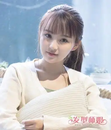 扎怎样的马尾适合工作 快速教学生扎马尾辫(2)