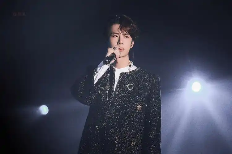 190921 陈情令泰国演唱会 @uniq-王一博 cr:logo