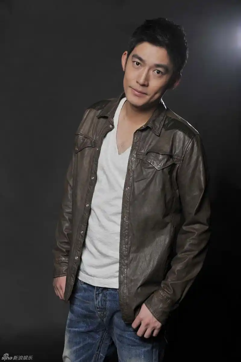 47:04 1 / 6 新浪娱乐讯 江苏卫视热播剧《囧人的幸福生活》曝出张博