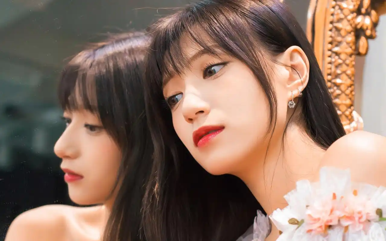 甜美文艺美女唯美高清桌面壁纸