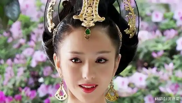 细扒佟丽娅的过往才发现恋爱脑是众人对她最大的误判