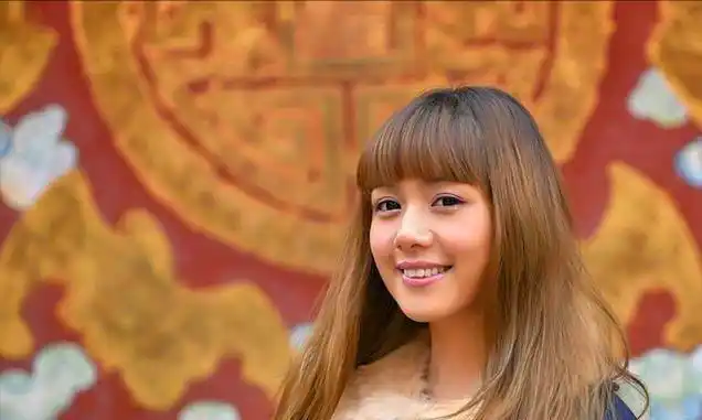 布力在异国他乡感受到了久违的温暖,陈怡身边拥有这样一个朋友,无论走