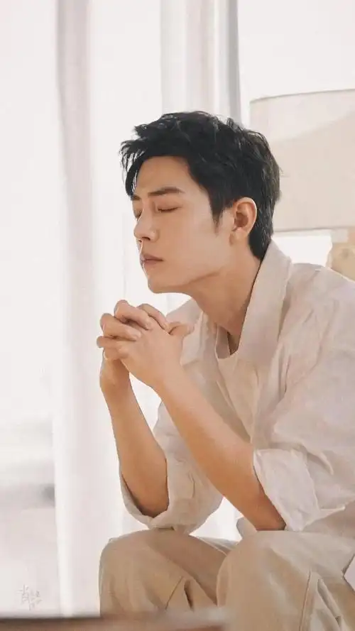 肖战登上杂志封面还限量发售官方亲自回应结果是闹剧一场