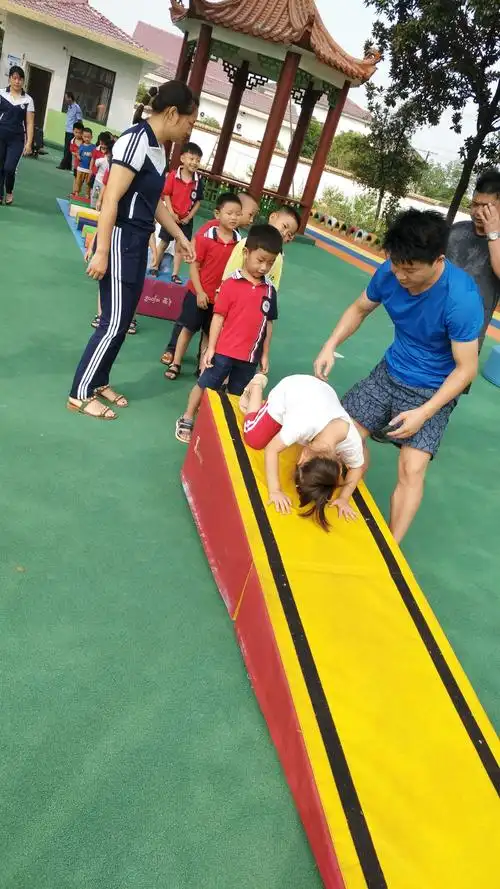 《阳光锻炼一一快乐体操》狮山幼儿园大一班体能活动 - 美篇